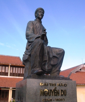 Ha Tinh អនុវត្តសកម្មភាពរំលឹកខួបលើកទី២៥០នៃទិវាកំណើតមហាកវី Nguyen Du